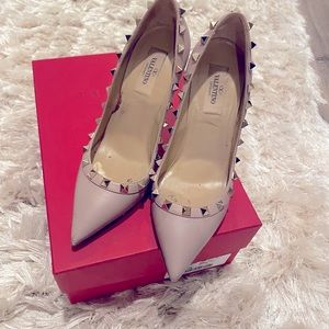 Rockstud Pump tan/poudre color in leather